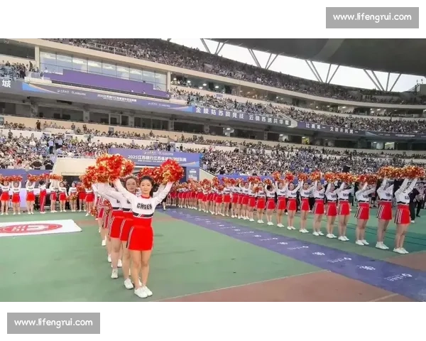 最红啦啦队出征苏超！激情助威点燃绿茵场